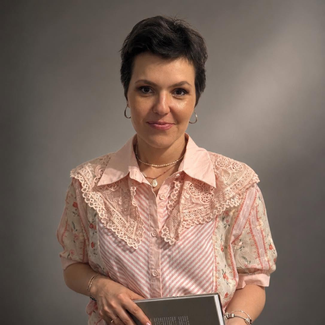 Începutul scrisului și primii pași, Adriana Moroianu - Cuvinte și Cafea