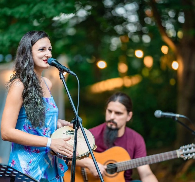 Ritmuri de Bossa Nova sub Cerul Liber: Descoper-o pe Mara Halunga și Magia de la „La noi în Vale”