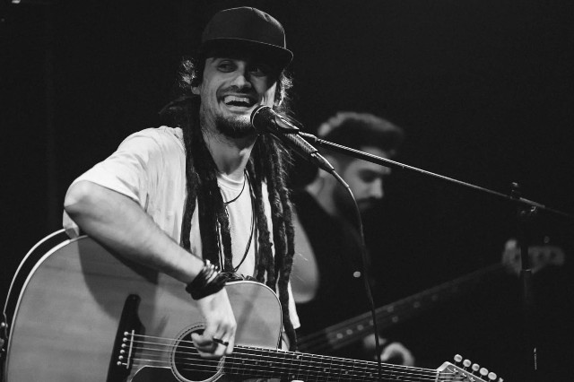 Alex Teodorescu și „Jack of all Trades”: Pasiune, Rock Alternativ și un Concert de Neratat